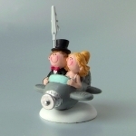 Brautpaar im Flugzeug mit Clip