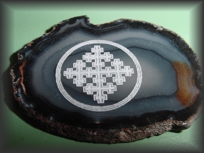 Achat-Scheibe Motiv Jerusalemkreuz (blaugrau-schwarz Nr.5)