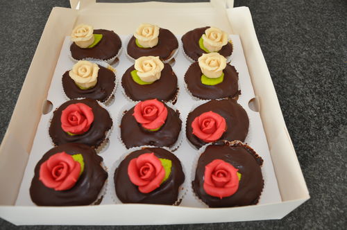 Sacher Cupcakes Rosen 6 Stück