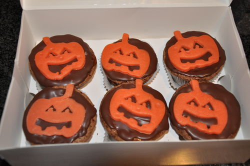 Sacher Cupcakes mit Halloween Motiv 6 Stück