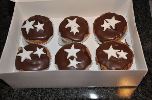 Sacher Cupcakes mit Stern Motive 6 Stück