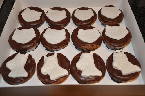 Sacher Cupcakes mit Pferdekopf Motiv 6 Stück