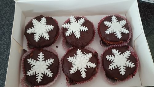 Sacher Cupcakes mit Schneeflocken Dekor 1/ 6 Stück