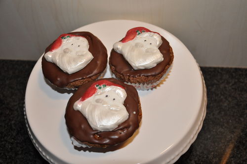 Weihnachtssacher Cupcakes mit Fondant Weihnachtsmann Decor 6 Stück