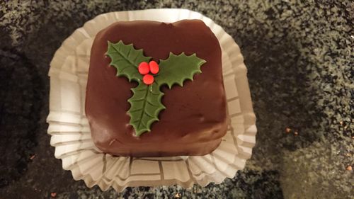 Brownies ab 6 Stück mit Walnüsse und Schokoglasur dunkel, weiss  erhältlich medium eine Box