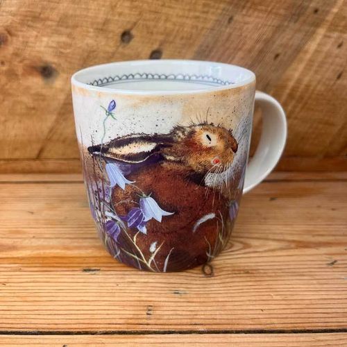 Tasse "Hare & Harebells" (Hase & Glockenblume) von Alex Clark. Henkeltasse - mug