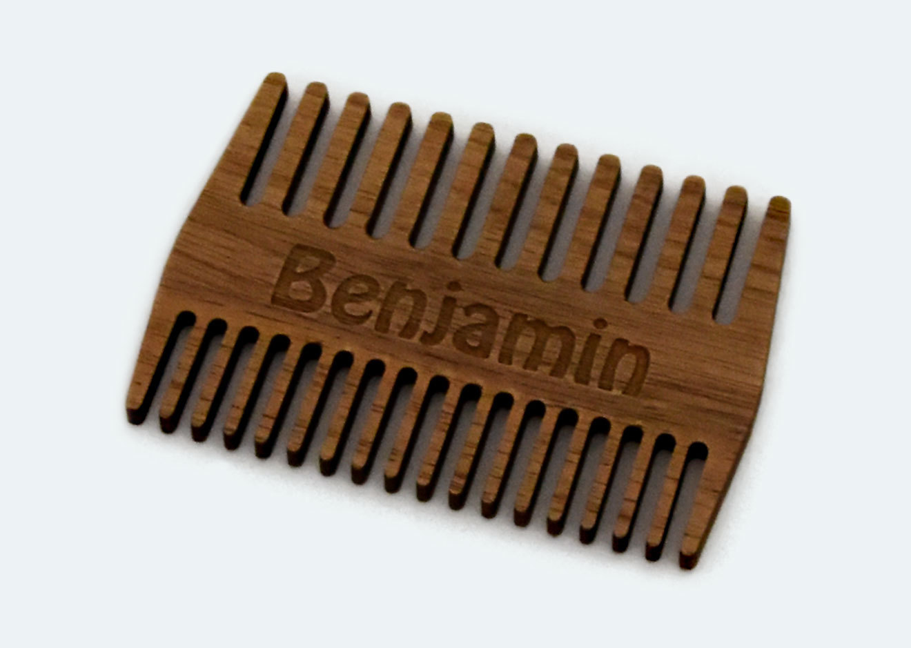 Personalisierter Bartkamm aus Holz